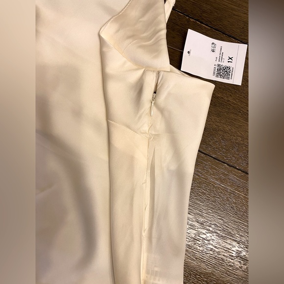 Forever 21 Ivory Satin Y-Neck Cami size 0X - Picture 4 of 9